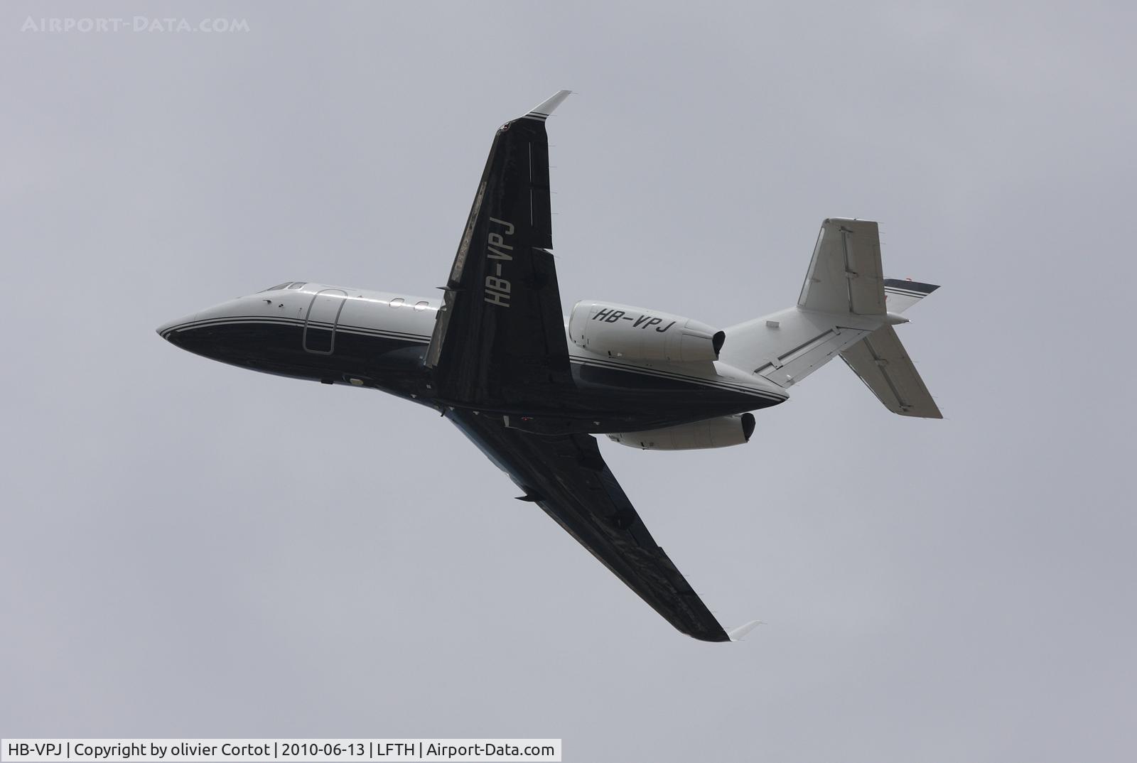 HB-VPJ, 2007 Hawker Beechcraft 900XP C/N HA-0038, taking off from Hyères airport
