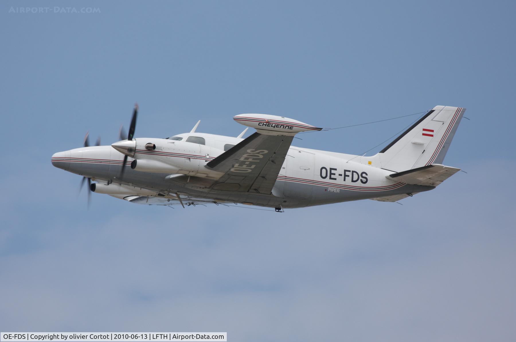 OE-FDS, 1977 Piper PA-31T1-500 Cheyenne IA C/N 31T-7720056, taking off from Hyeres airport