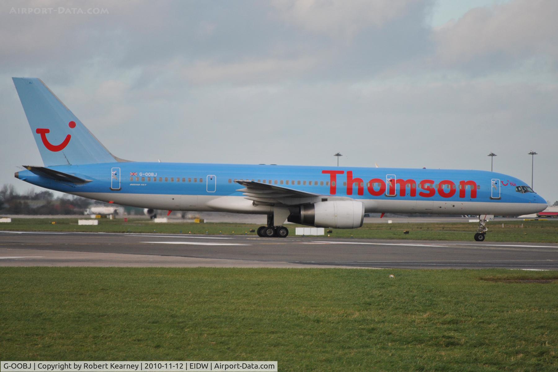 G-OOBJ, 1993 Boeing 757-2B7 C/N 27147, Thomson heading to stand