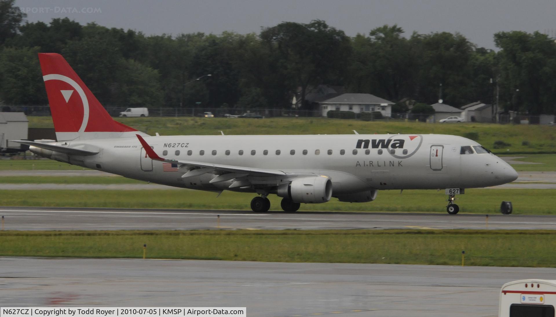 N627CZ, 2008 Embraer 175LR (ERJ-170-200LR) C/N 17000229, Stormy day in MSP