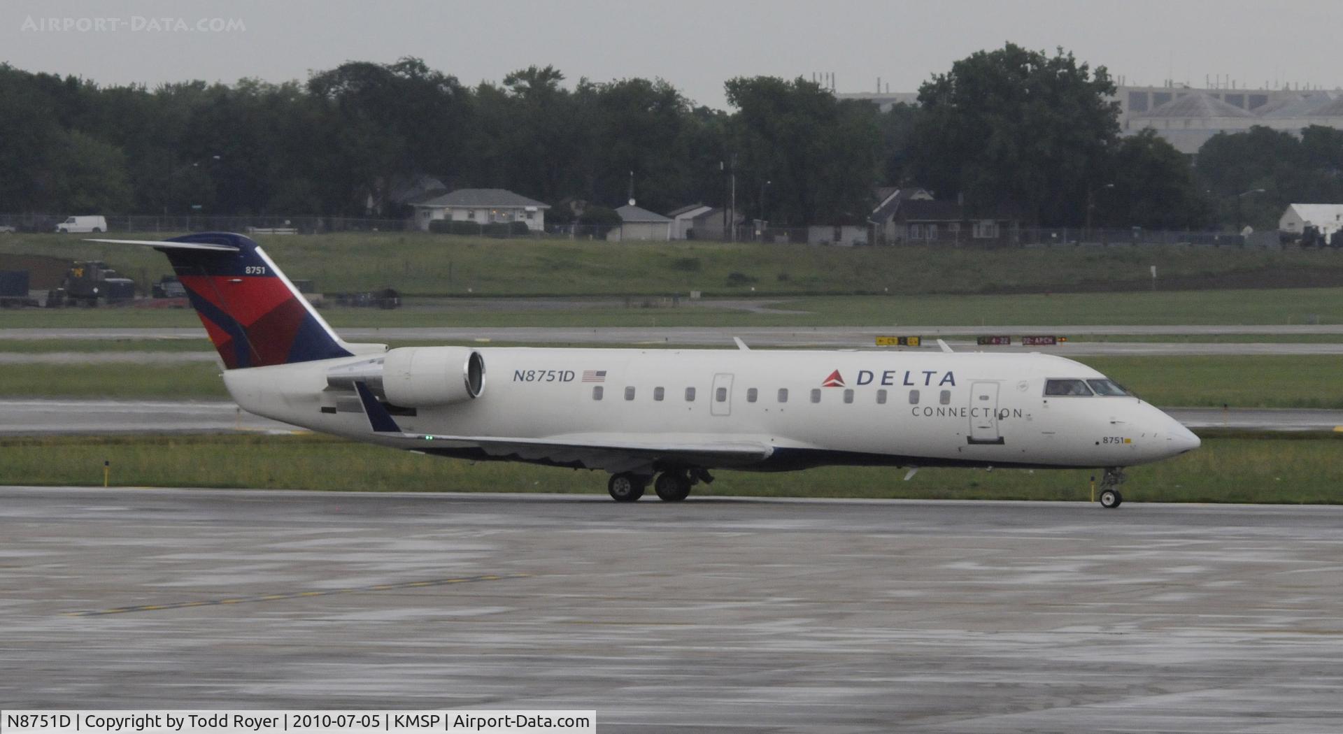 N8751D, 2003 Canadair CRJ-200 (CL-600-2B19) C/N 7751, Stormy day in MSP