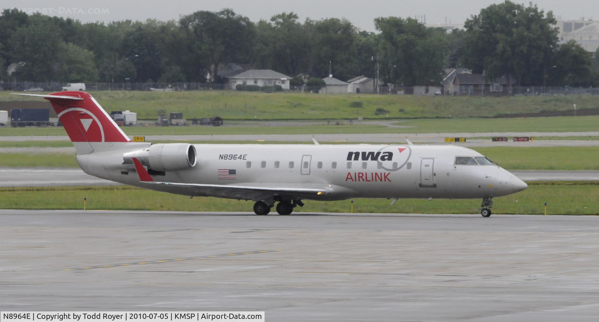 N8964E, 2004 Bombardier CRJ-200 (CL-600-2B19) C/N 7964, Stormy day in MSP
