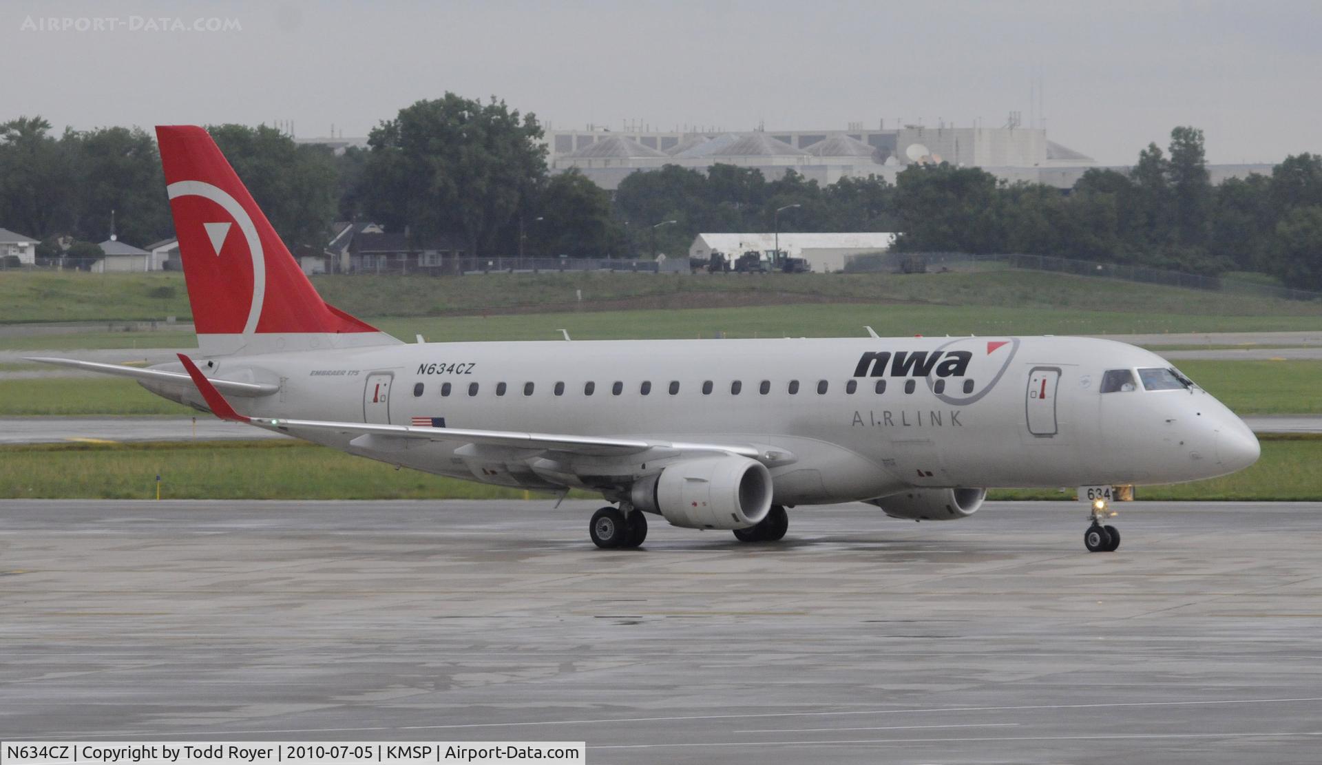 N634CZ, 2008 Embraer 175LR (ERJ-170-200LR) C/N 17000246, Stormy day in MSP