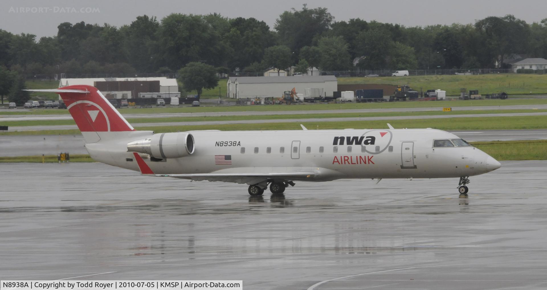 N8938A, 2004 Bombardier CRJ-200 (CL-600-2B19) C/N 7938, Stormy day in MSP
