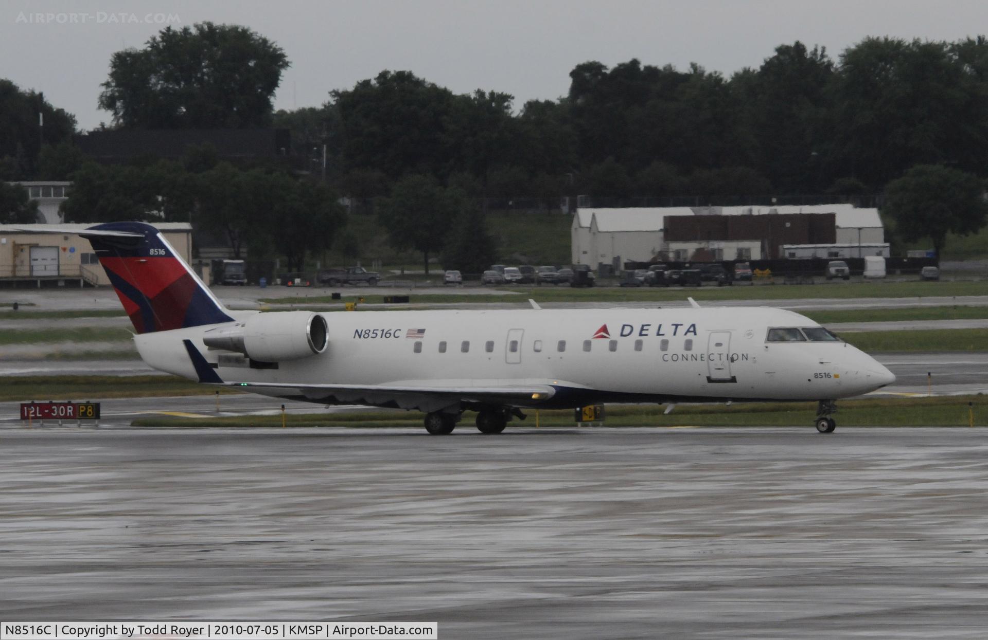 N8516C, 2001 Bombardier CRJ-200LR (CL-600-2B19) C/N 7516, Stormy day in MSP