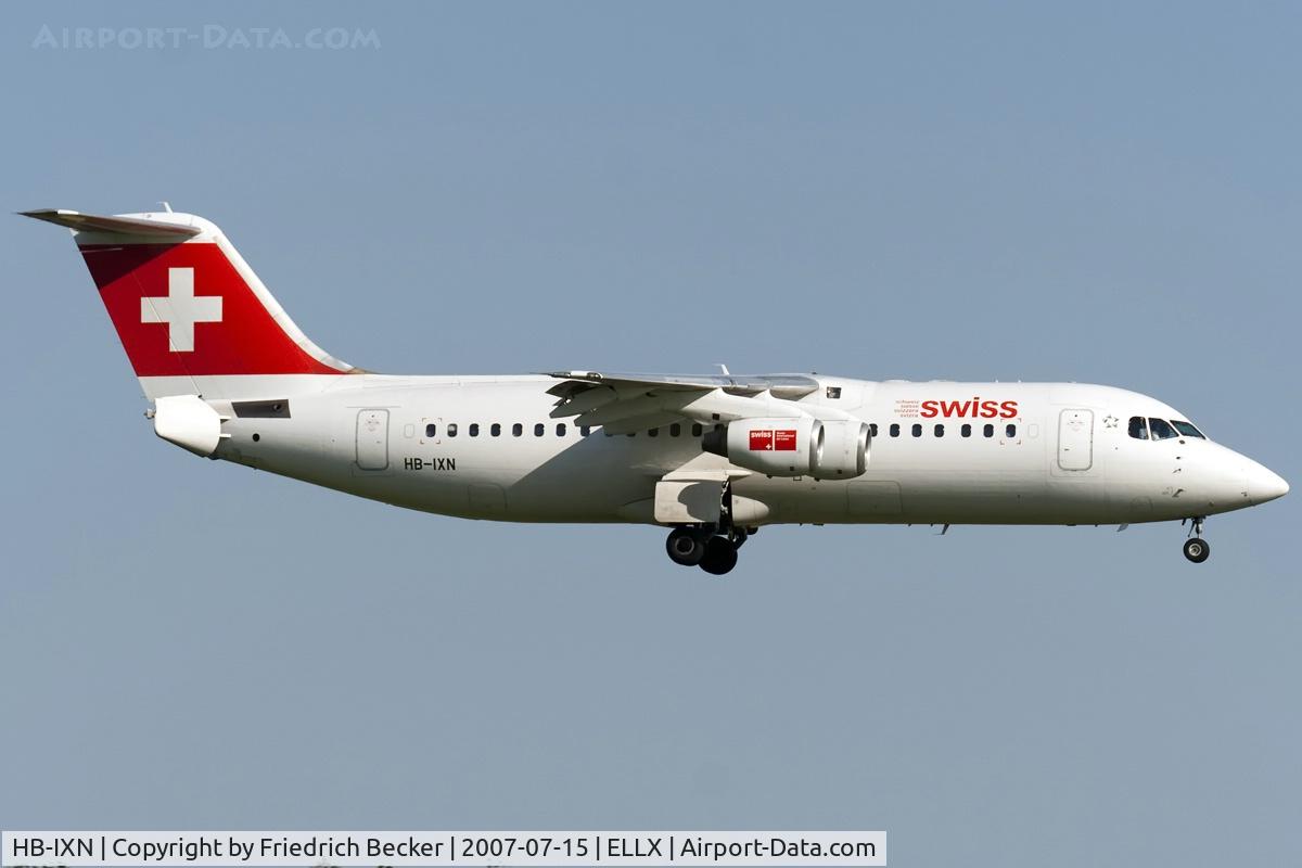 HB-IXN, 1996 British Aerospace Avro 146-RJ100 C/N E3286, on final RW24