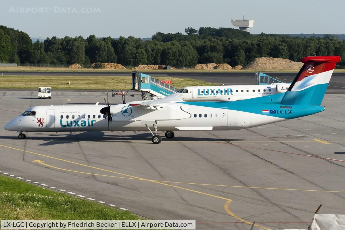 LX-LGC, 2007 De Havilland Canada DHC-8-402Q Dash 8 C/N 4162, taxying to the active