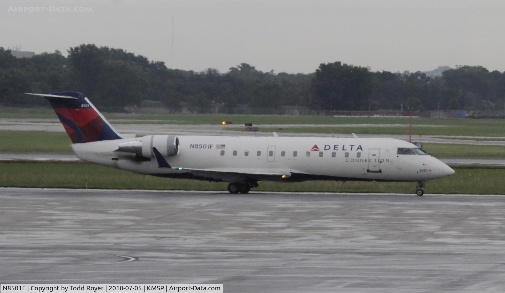 N8501F, 2001 Bombardier CRJ-200LR (CL-600-2B19) C/N 7501, Stormy day at MSP