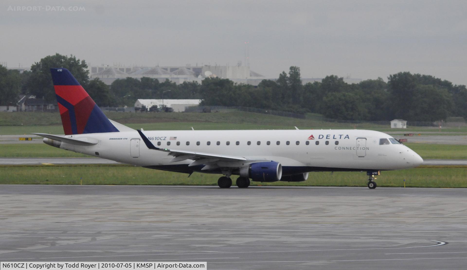 N610CZ, 2007 Embraer 175LR (ERJ-170-200LR) C/N 17000198, Stormy day at MSP