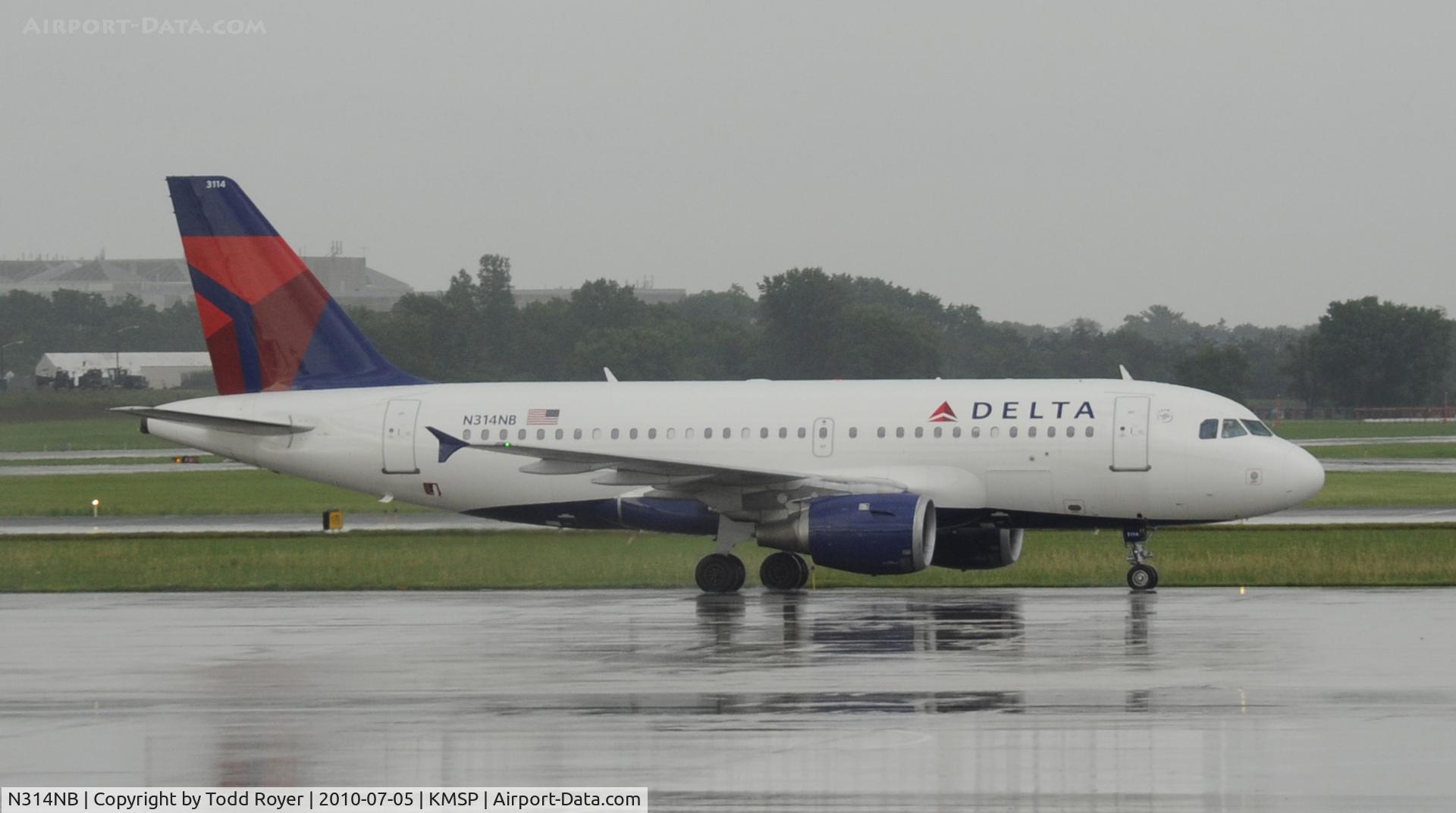 N314NB, 2000 Airbus A319-114 C/N 1191, Stormy day at MSP