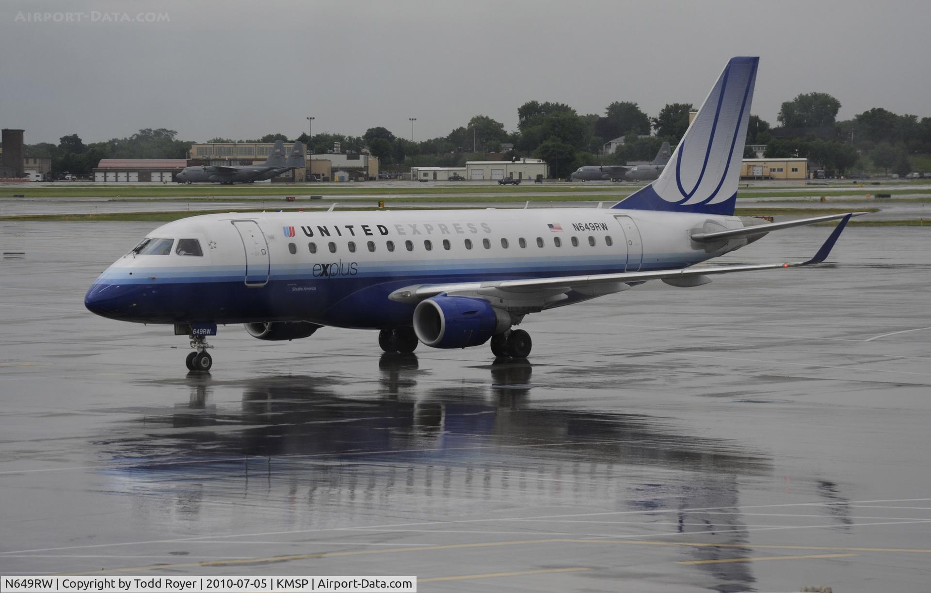 N649RW, 2005 Embraer 170SE (ERJ-170-100SE) C/N 17000070, Stormy day in MSP