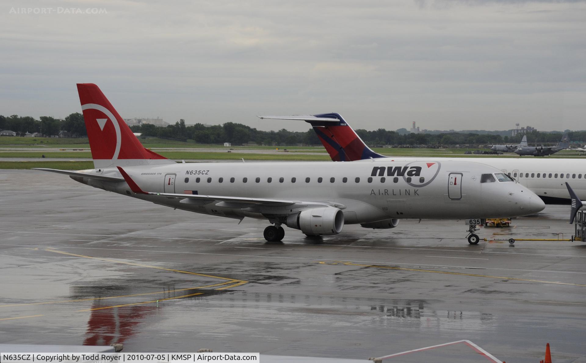 N635CZ, 2008 Embraer 175LR (ERJ-170-200LR) C/N 17000252, Stormy day in MSP