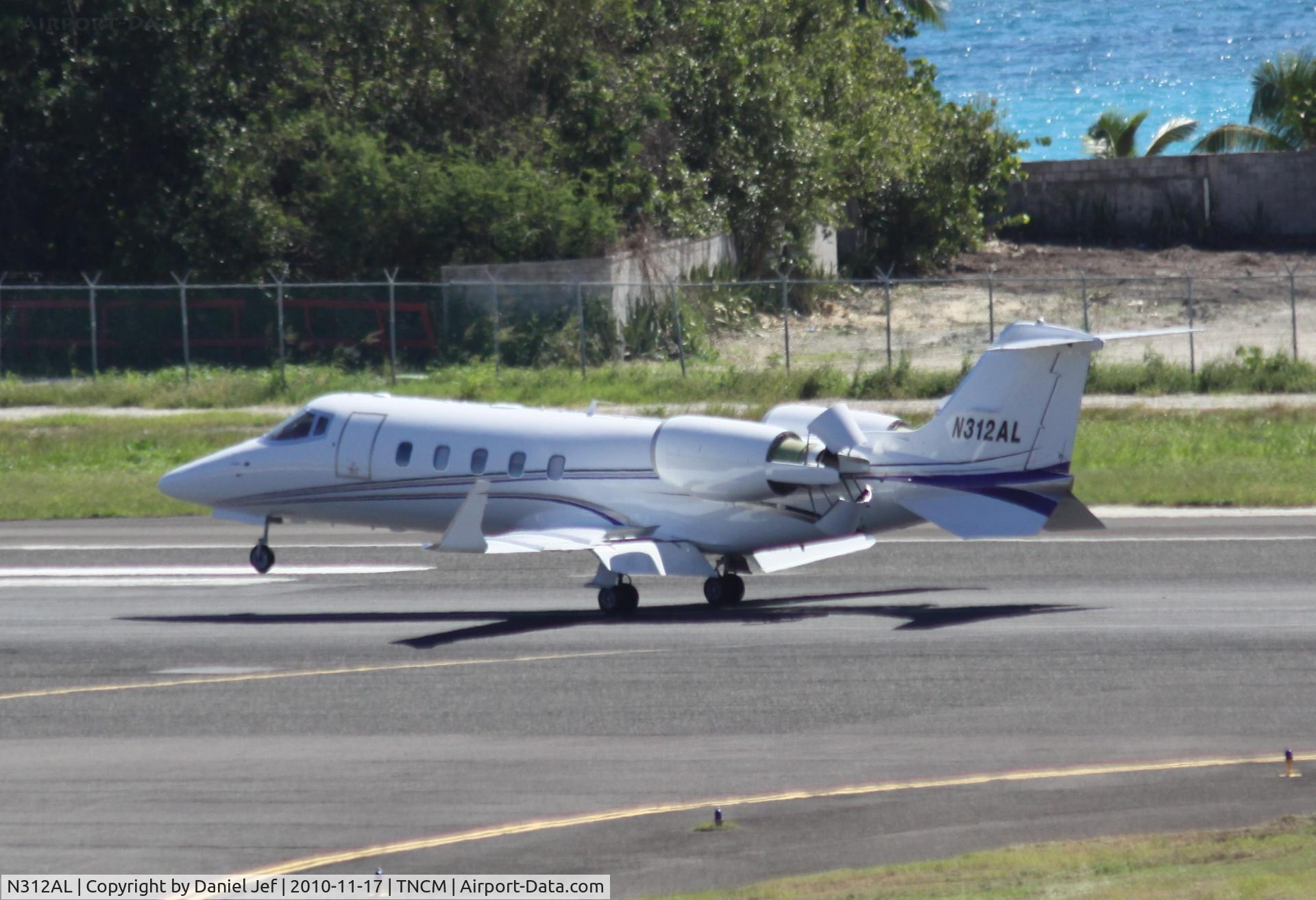N312AL, 2001 Learjet 60 C/N 225, N312AL landing at TNCM