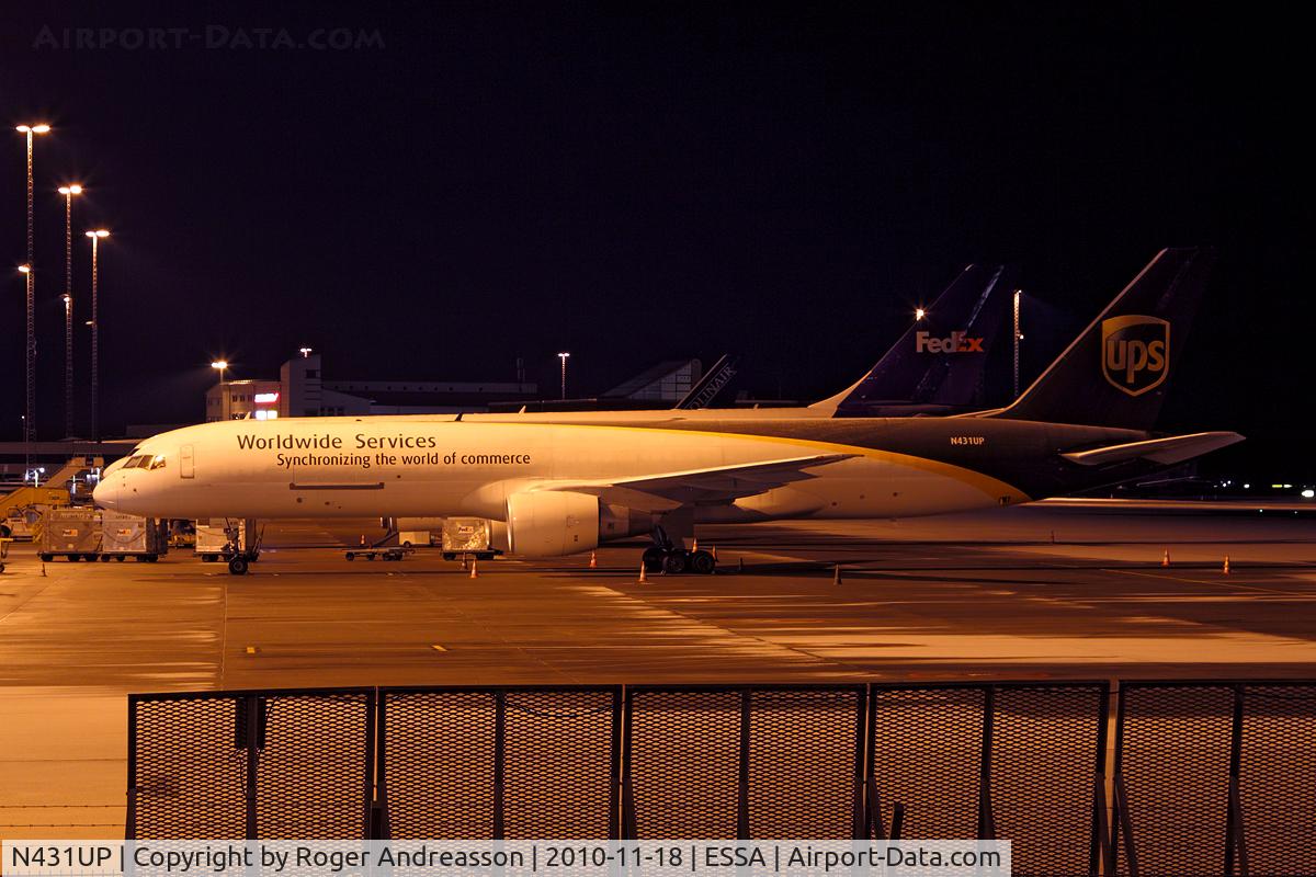 N431UP, 1993 Boeing 757-24APF C/N 25462, At ramp R