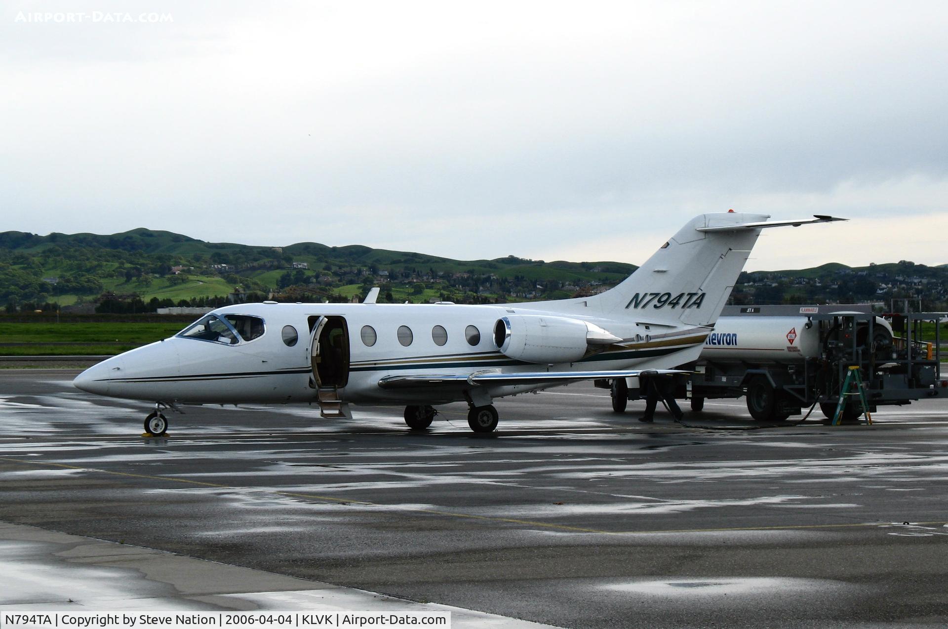 N794TA, 2000 Raytheon Aircraft Company 400A C/N RK-282, Flight Options 2000 Raytheon 400A @ Livermore, CA after the rain