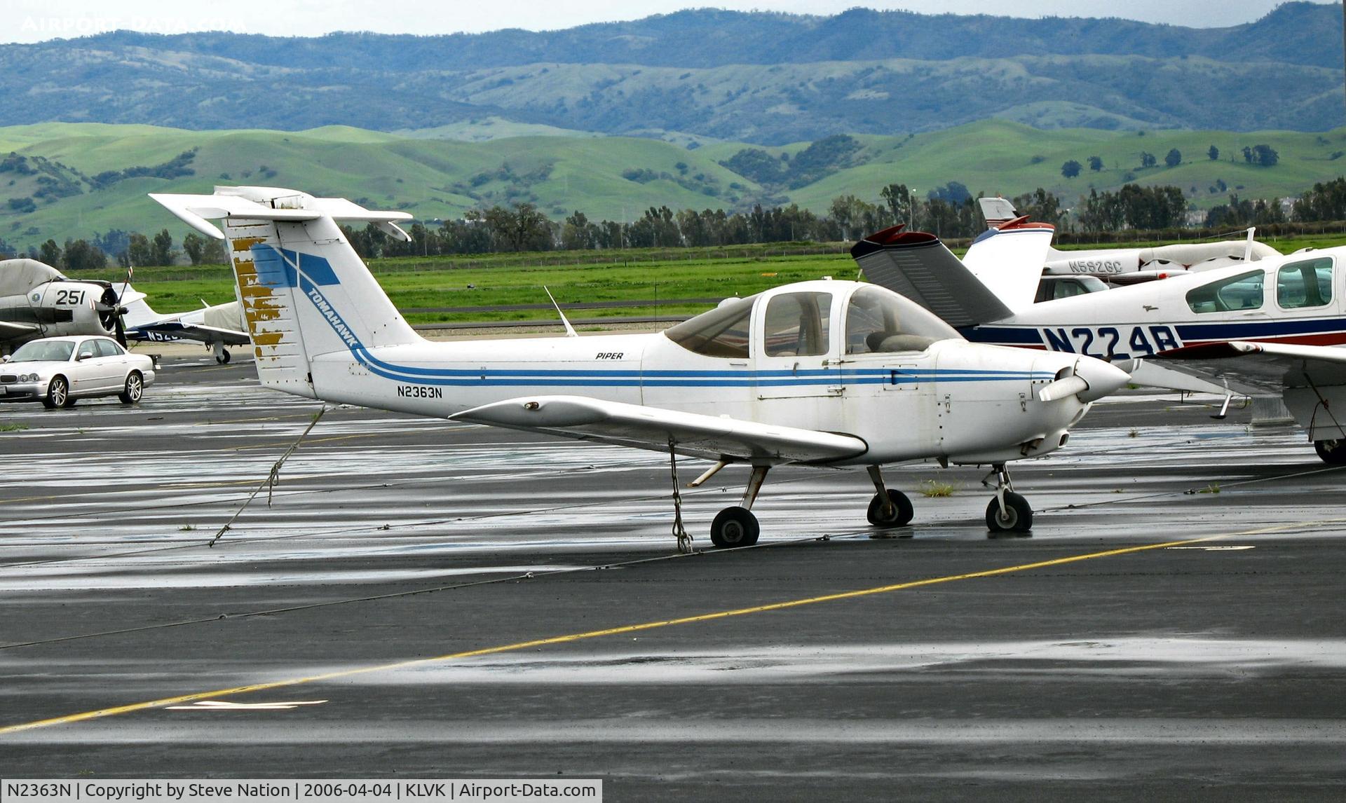 N2363N, 1979 Piper PA-38-112 Tomahawk Tomahawk C/N 38-79A0809, Semi-derelict 1979 Piper PA-38-112 @ Livermore, CA after the rain