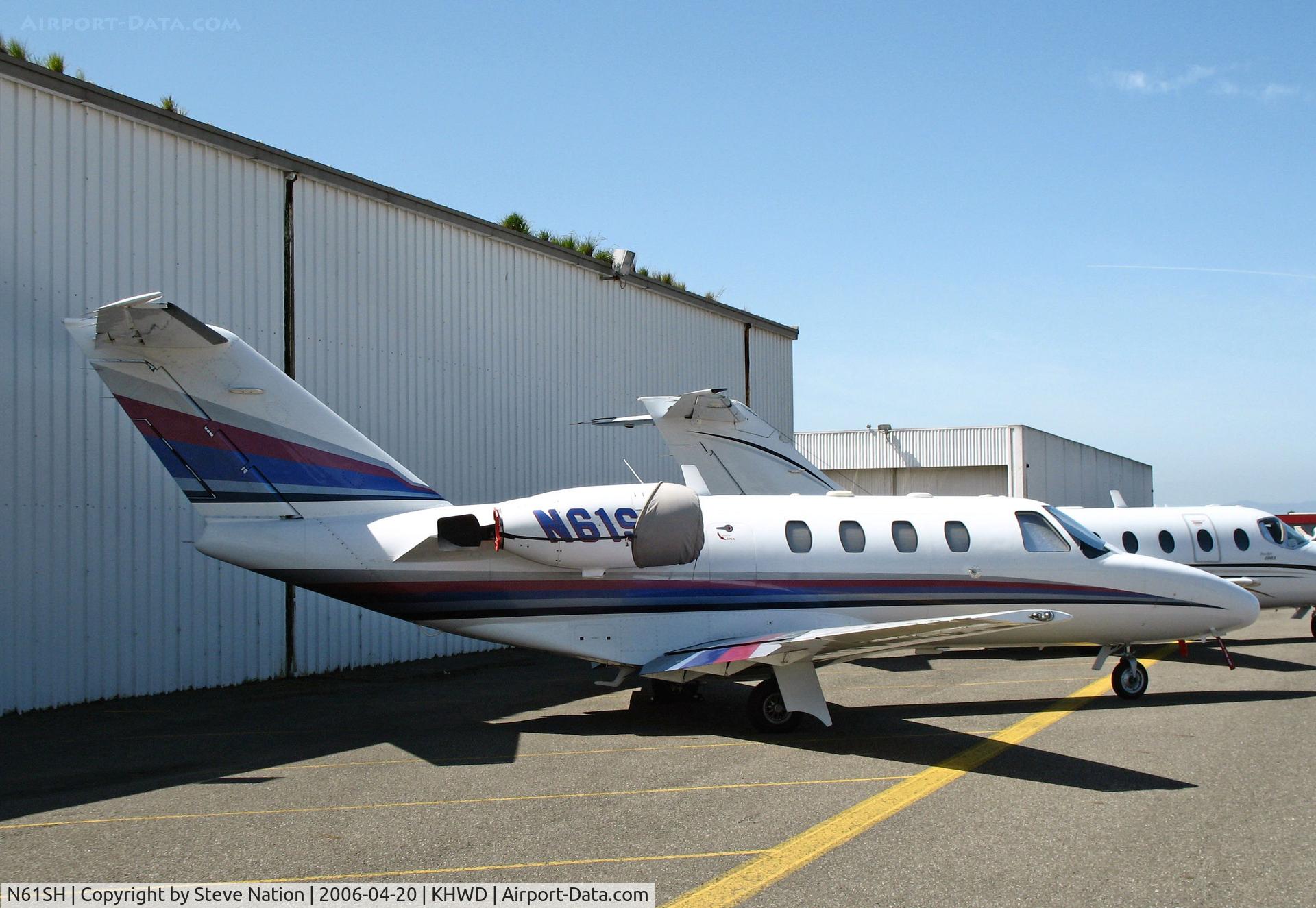 N61SH, 1995 Cessna 525 CitationJet C/N 525-0095, 1995 Cessna 525 with engine cover @ Hayward, CA