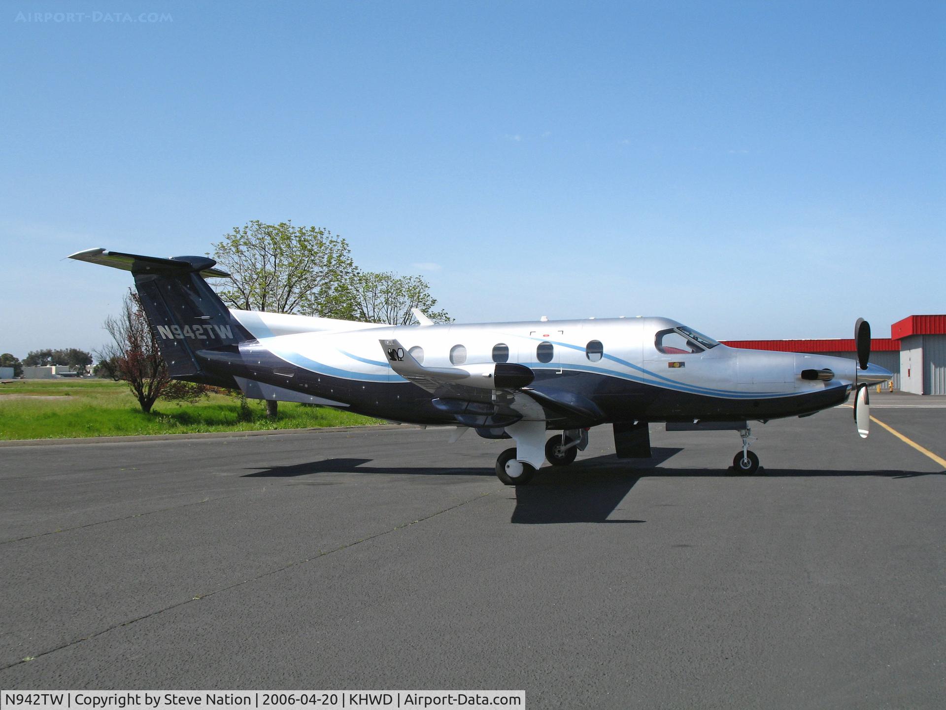 N942TW, 2005 Pilatus PC-12/45 C/N 636, 2005 Pilatus PC-12/45 arriving @ Hayward, CA