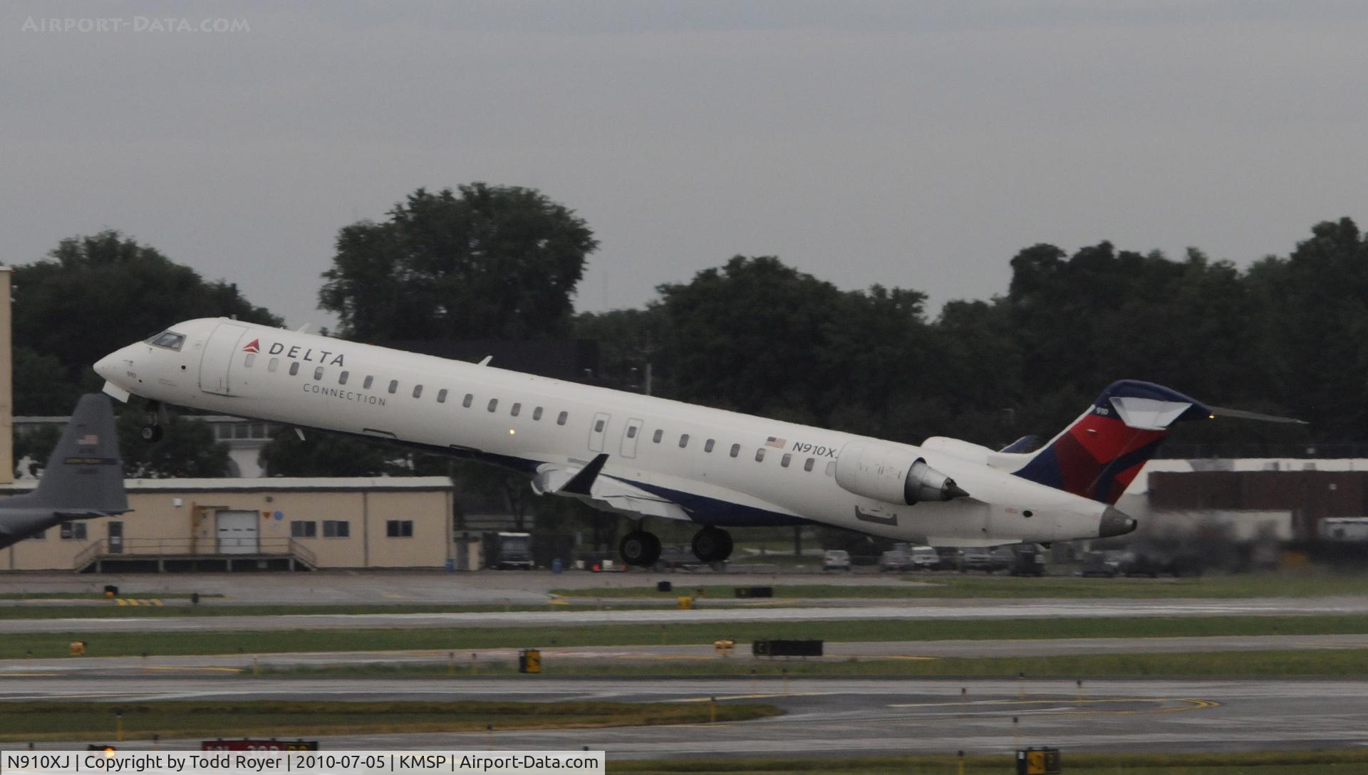 N910XJ, 2007 Bombardier CRJ-900ER (CL-600-2D24) C/N 15143, Stormy day in MSP