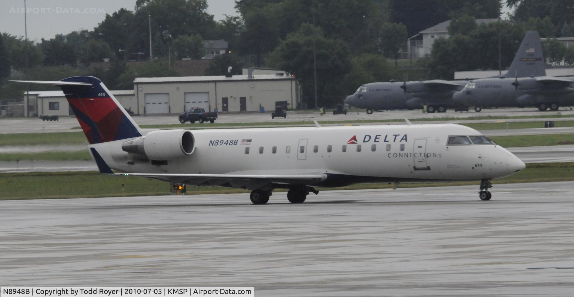 N8948B, 2004 Bombardier CRJ-200 (CL-600-2B19) C/N 7948, Stormy day in MSP