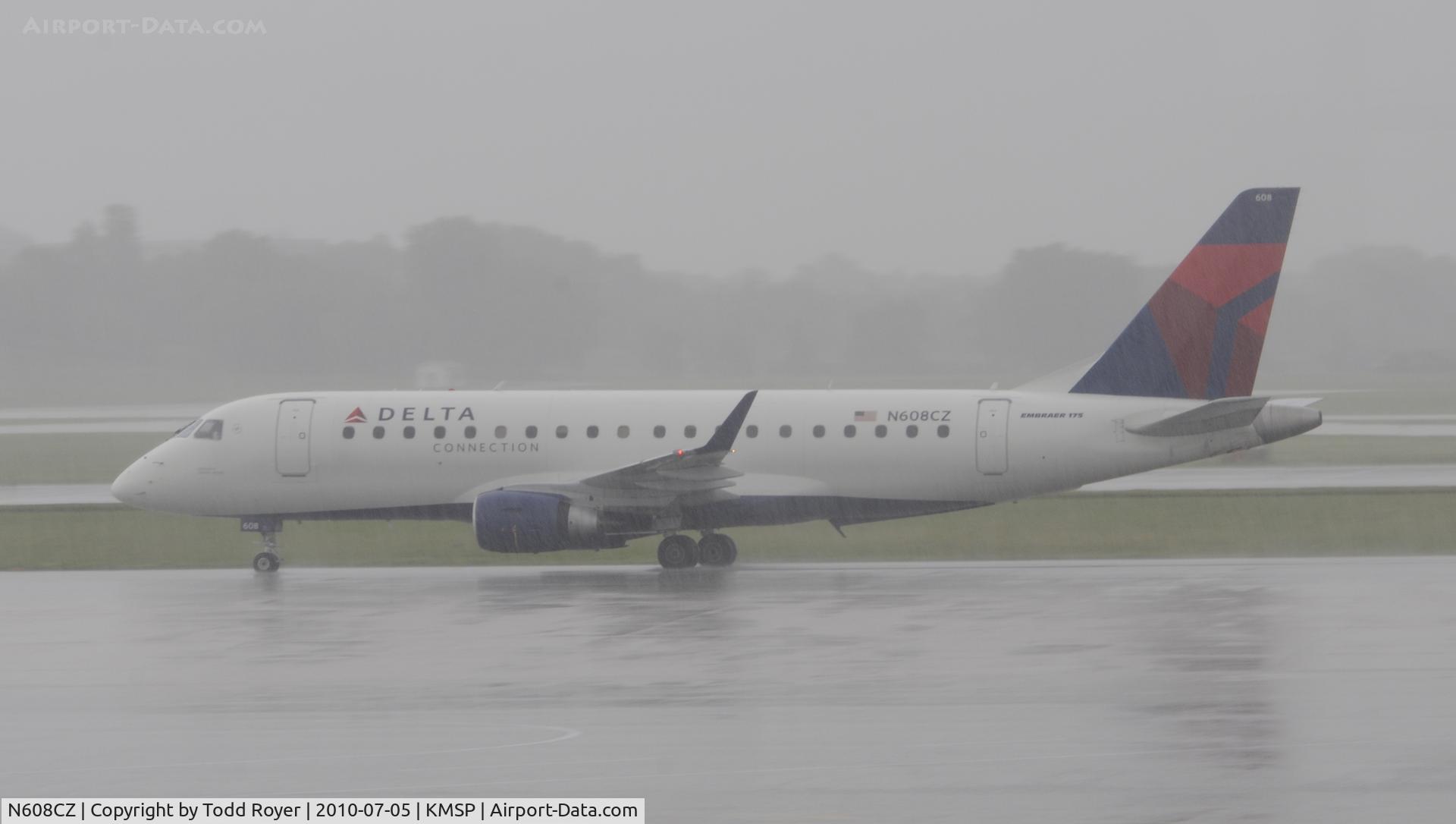 N608CZ, 2007 Embraer 175LR (ERJ-170-200LR) C/N 17000195, Stormy day in MSP