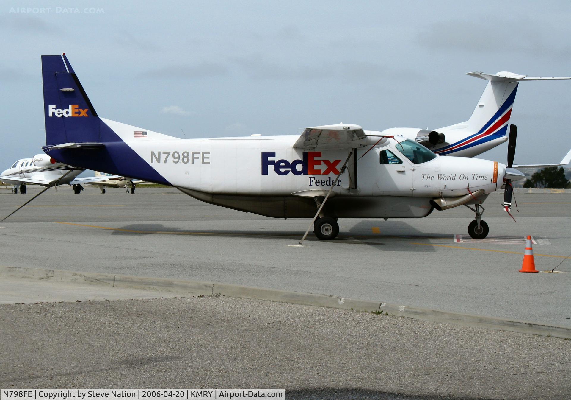 N798FE, 1989 Cessna 208B Super Cargomaster C/N 208B0174, FEDEX Feeder 1989 Cessna 208B @ Monterey Penisula Airport, CA