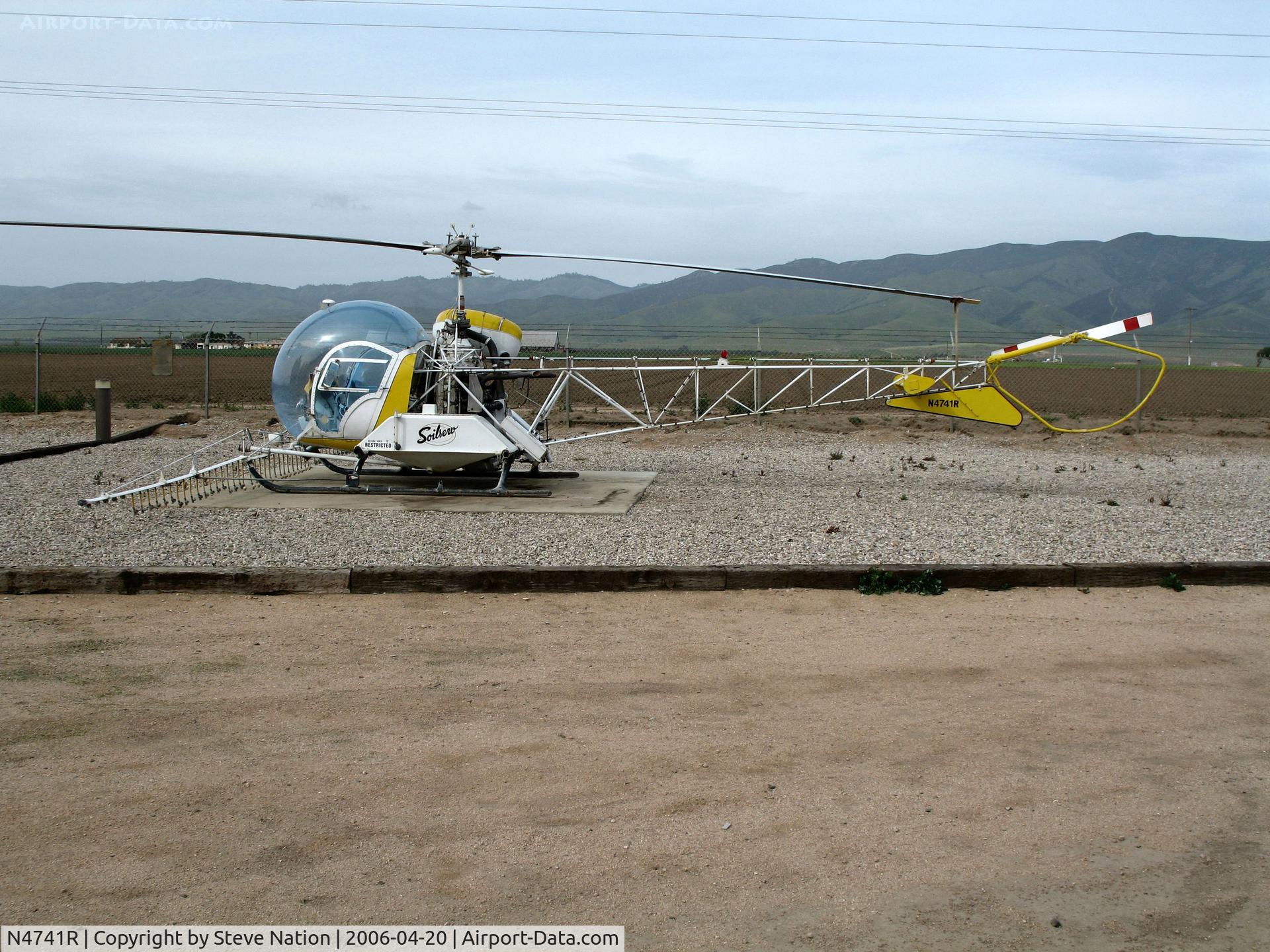 N4741R, 1968 Bell 47G-5 C/N 7917, Soilserv Bell 47G-5 sprayer @ Soilserv Soledad, CA Yard off US101 near the state prison