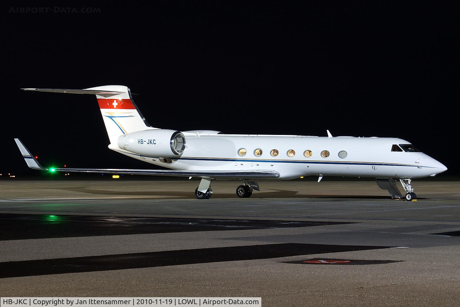 HB-JKC, 2009 Gulfstream Aerospace GV-SP (G550) C/N 5240, HB-JKC @ Linz Airport