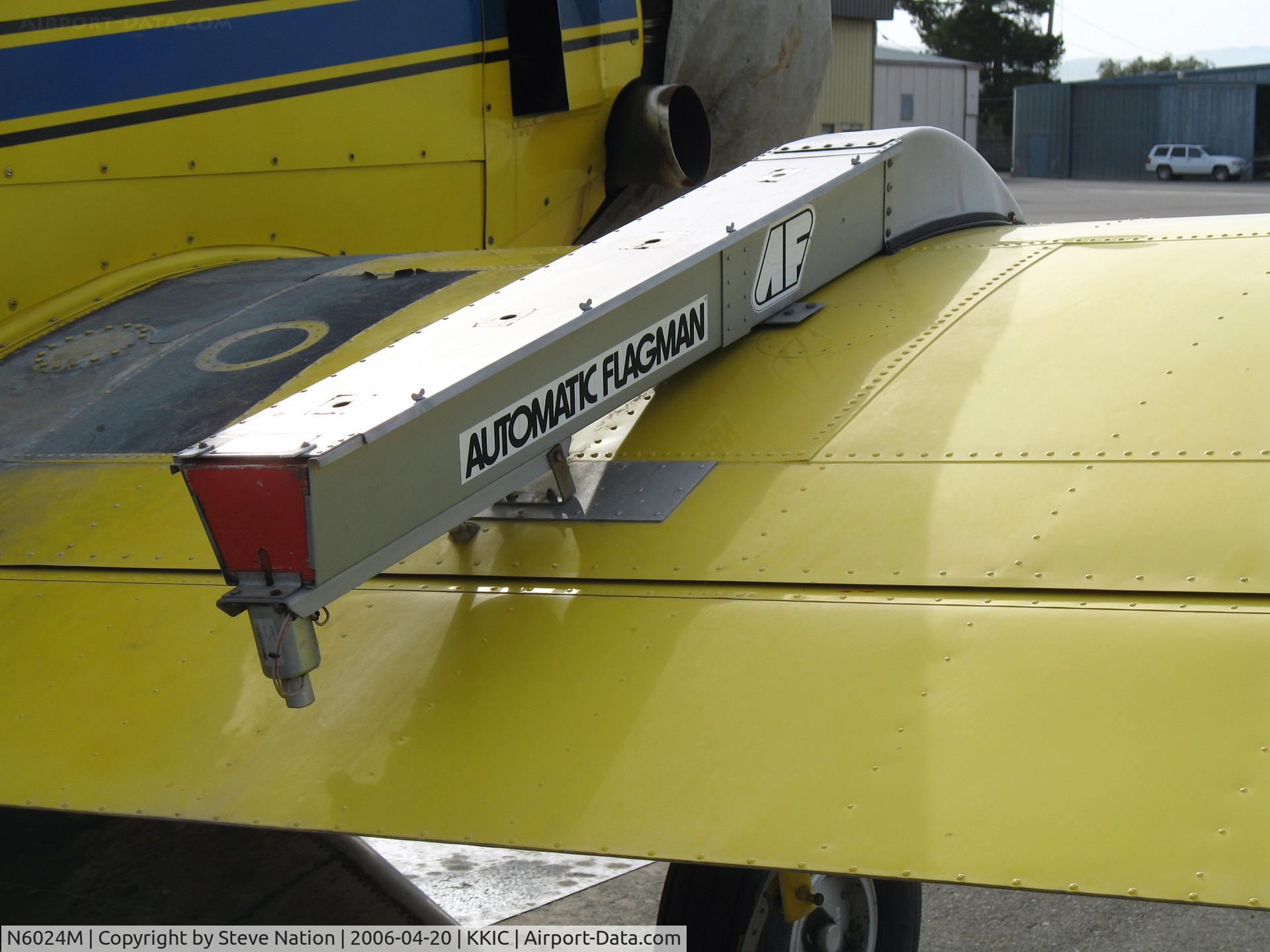 N6024M, 1994 Air Tractor AT-401 C/N 401-0949, Close-up of Automatic Flagman on starboard wing of Soilserv Air Tractor AT-401 @ Mesa Del Rey Airport, King City, CA (destroyed Dec 6, 2007 when aircraft failed to pull out of turn and hit high ground while applying wheat seed NW of King City, CA; pilot O