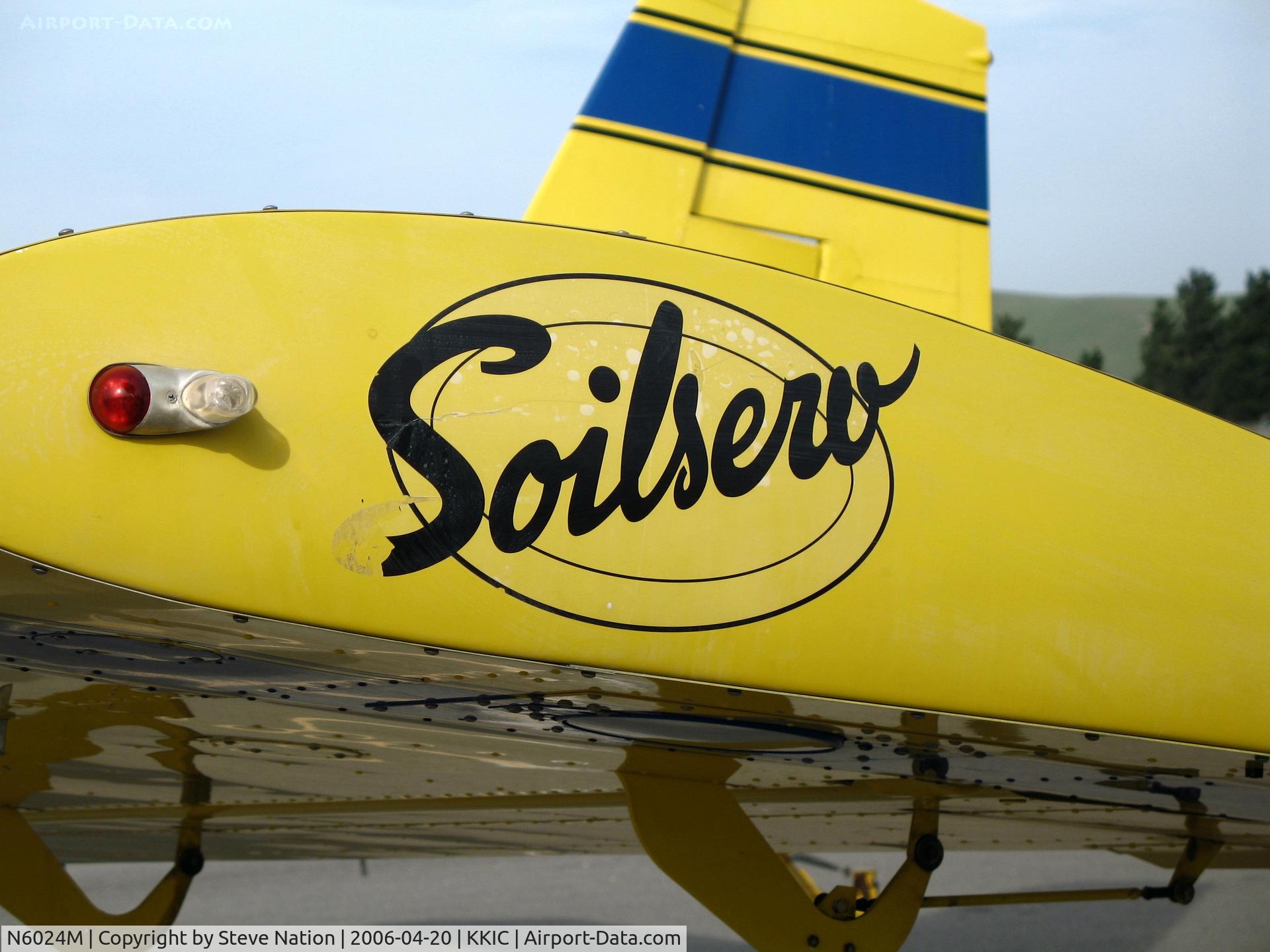 N6024M, 1994 Air Tractor AT-401 C/N 401-0949, Close-up of Soilserv logo on port wing of Air Tractor AT-401 @ Mesa Del Rey Airport, King City, CA (destroyed Dec 6, 2007 when aircraft failed to pull out of turn and hit high ground while applying wheat seed NW of King City, CA; pilot OK)