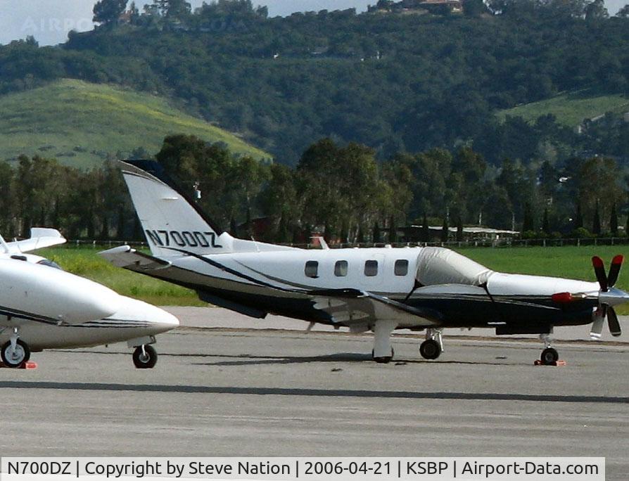 N700DZ, 2004 Socata TBM-700 C/N 295, Oregon-based 2004 Socata TBM 700 @ San Luis Obispo Regional Airport, CA