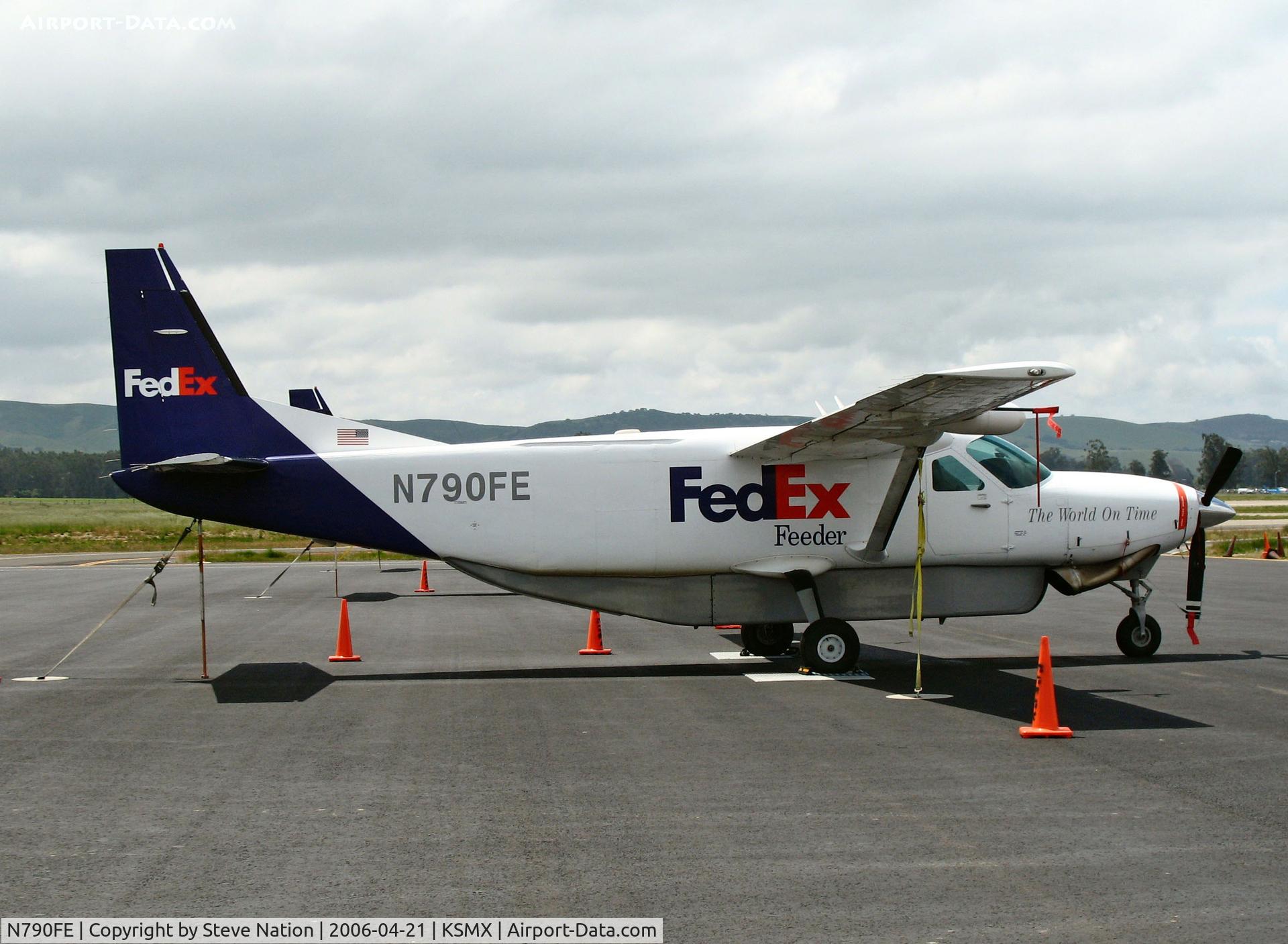 N790FE, 1991 Cessna 208B Super Cargomaster C/N 208B0288, FEDEX Feeder 1991 Cessna 208B @ Alan Hancock Field/Santa Maria Public Airport, CA