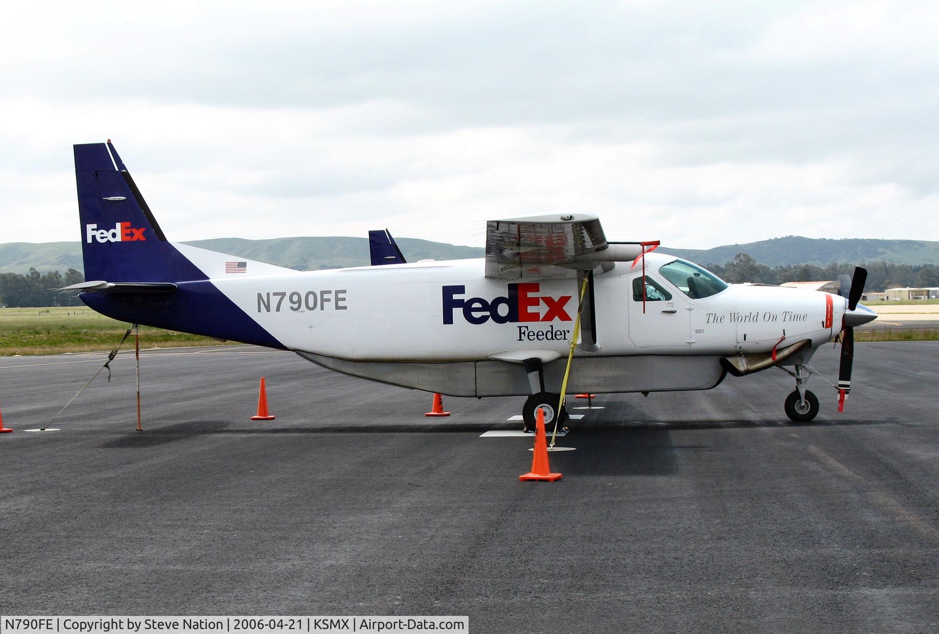 N790FE, 1991 Cessna 208B Super Cargomaster C/N 208B0288, FEDEX Feeder 1991 Cessna 208B @ Alan Hancock Field/Santa Maria Public Airport, CA