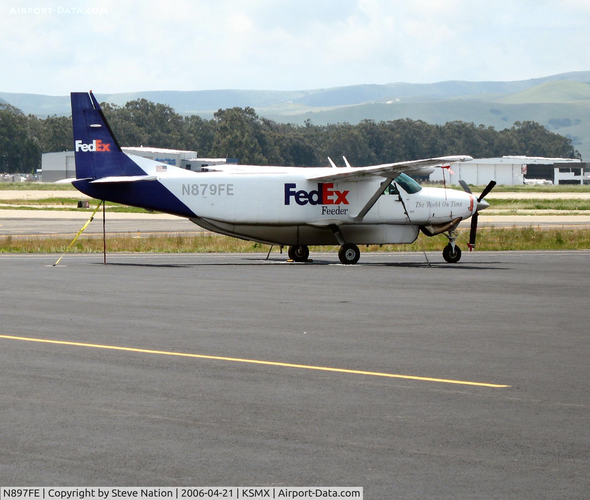N897FE, 1990 Cessna 208B C/N 208B0227, FEDEX Feeder 1990 Cessna 208B @ Alan Hancock Field/Santa Maria Public Airport, CA