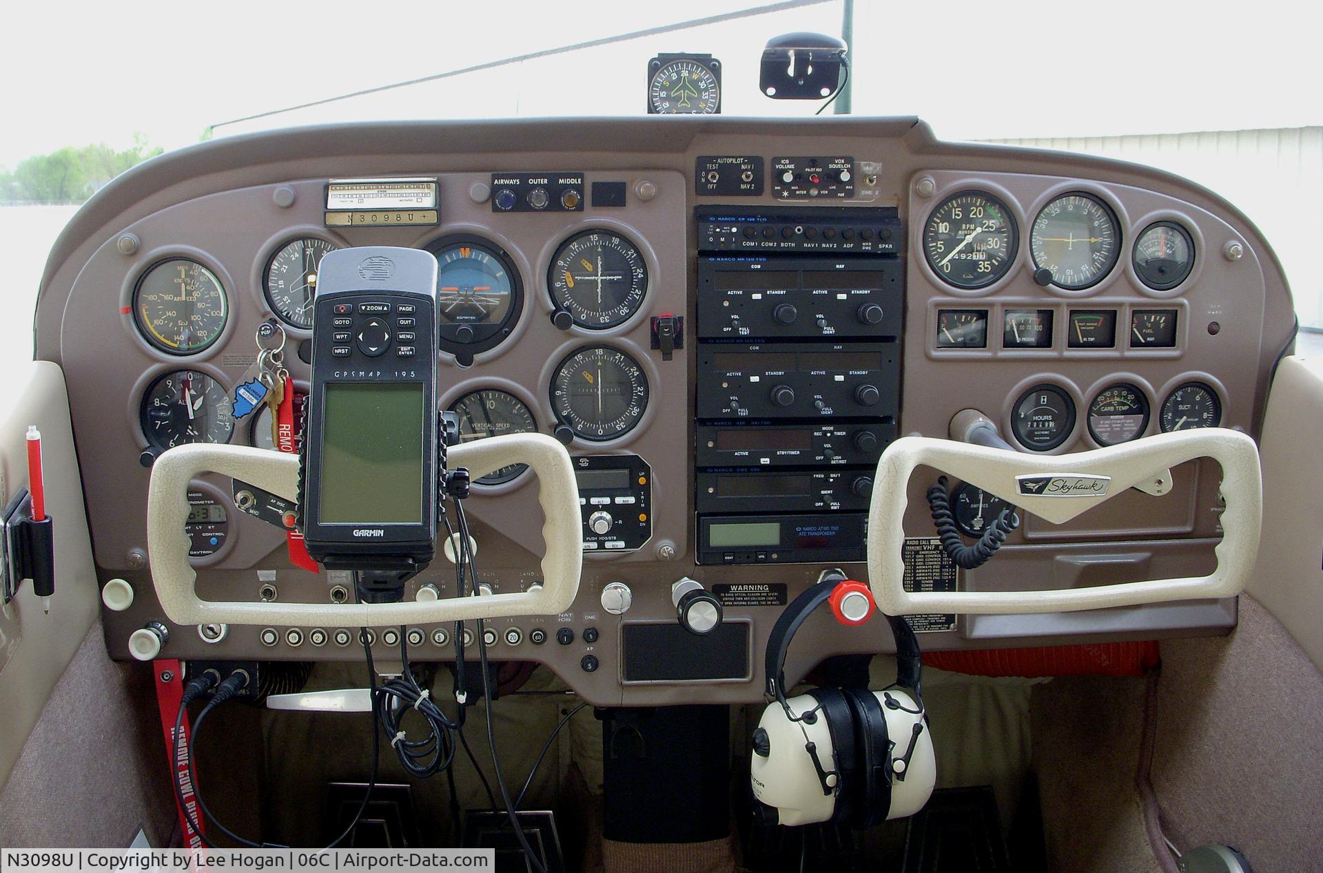N3098U, 1963 Cessna 172E C/N 17250698, OOPS! Here's the real panel shot.