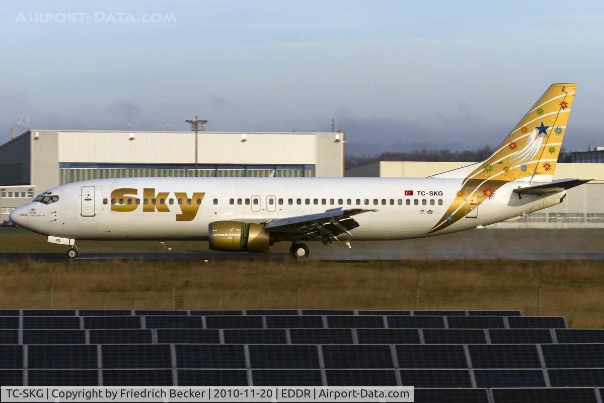 TC-SKG, 1991 Boeing 737-4Q8 C/N 25371, Gold decelerates after touchdown