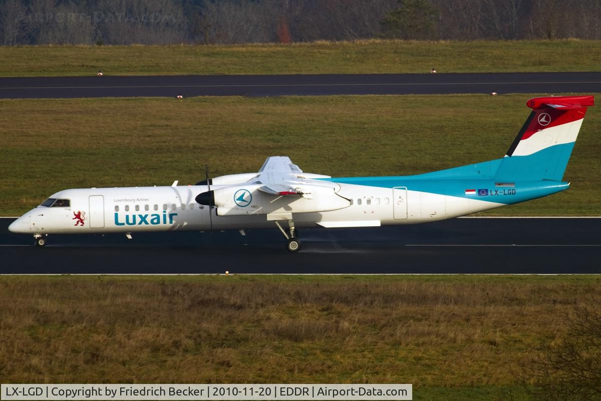 LX-LGD, 2007 De Havilland Canada DHC-8-402Q Dash 8 C/N 4171, decelerates after touchdown