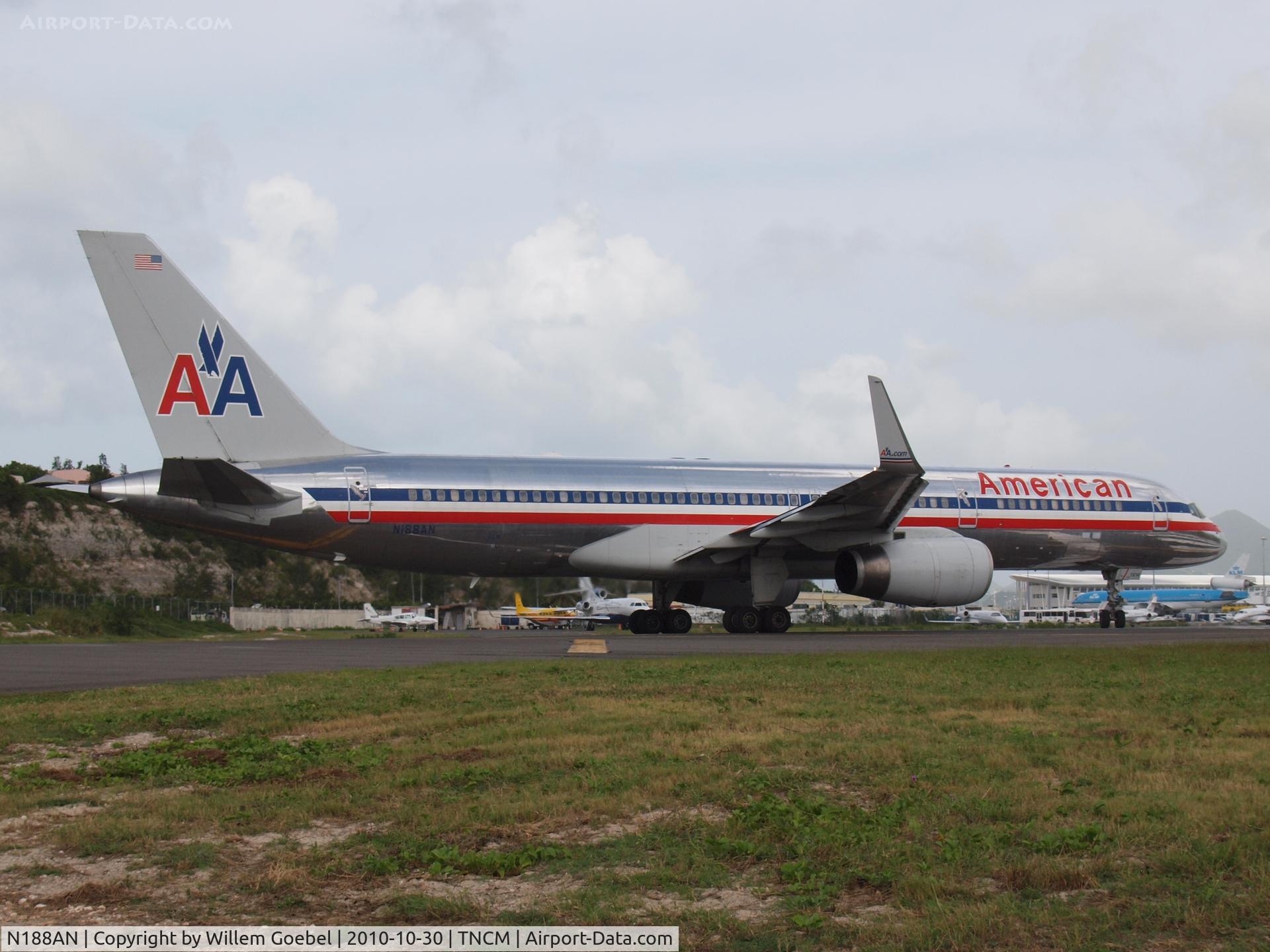 N188AN, 2001 Boeing 757-223 C/N 32382, Ready for take off of Juliana Airport St Maarten