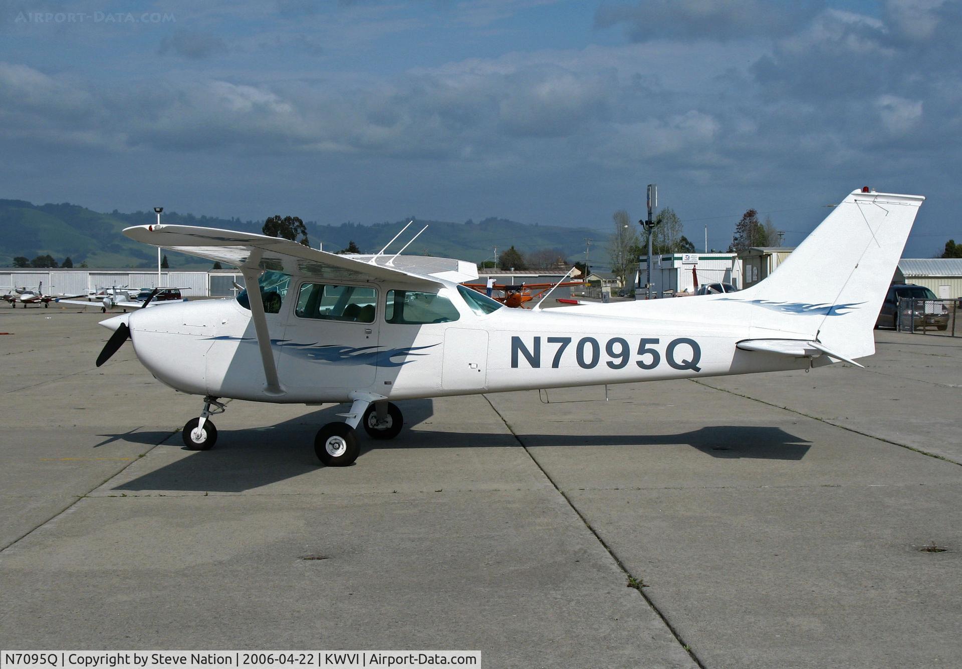 N7095Q, 1972 Cessna 172L C/N 17260395, Nice colors scheme on locally-based 1972 Cessna 172L @ Watsonville, CA