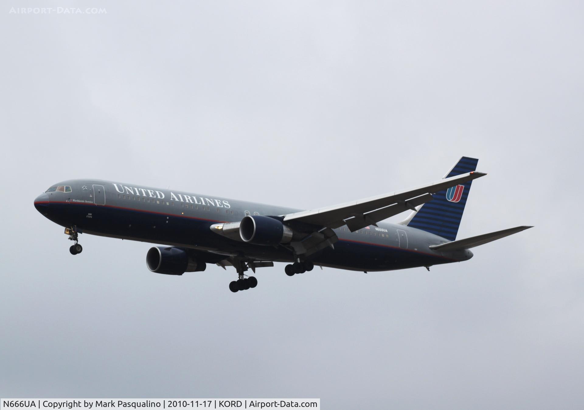 N666UA, 1998 Boeing 767-322 C/N 29238, Boeing 767-300