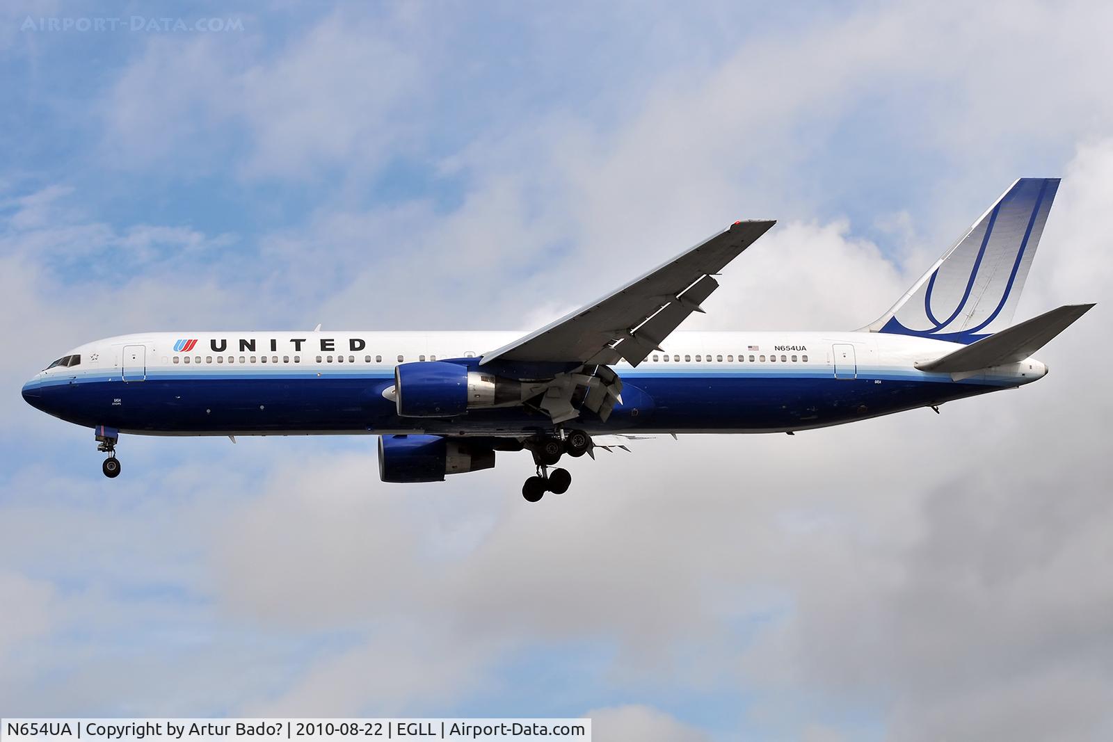 N654UA, 1992 Boeing 767-322ER C/N 25392, United Airlines