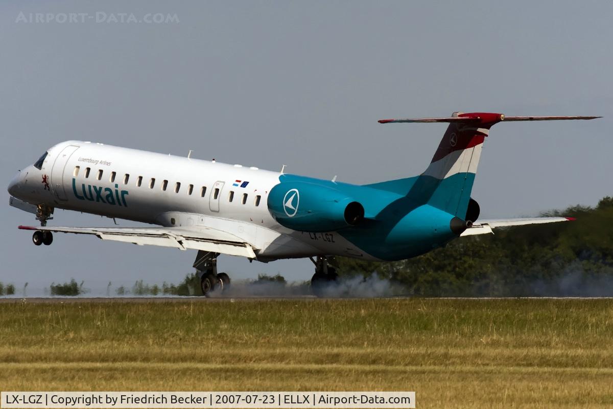 LX-LGZ, 2000 Embraer EMB-145LU (ERJ-145LU) C/N 145258, touchdown RW06