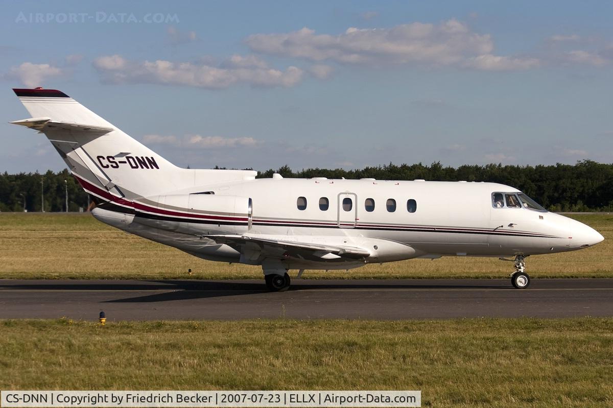 CS-DNN, 1999 Raytheon Hawker 800XP C/N 258435, taxying to the active