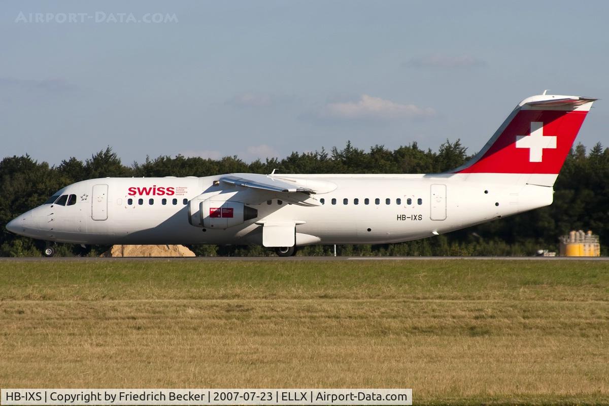 HB-IXS, 1995 British Aerospace Avro 146-RJ100 C/N E3280, departure via RW06