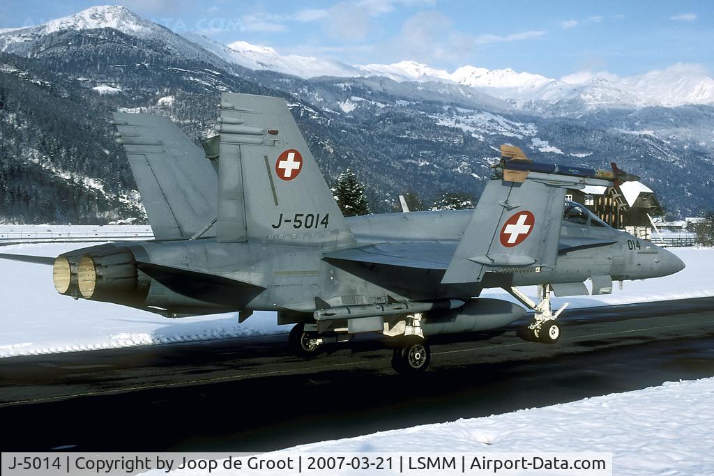 J-5014, McDonnell Douglas F/A-18C Hornet C/N 1359, Wiederholungskurs 2007: after many years traveling to Switzerland we finally got our snowy pictures...