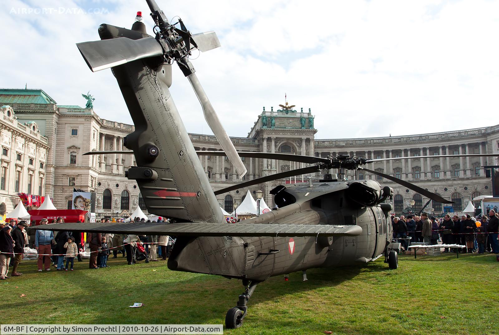 6M-BF, 2002 Sikorsky S-70A-42 Black Hawk C/N 70-2750, 6M-BF @ Vienna Heldenplatz