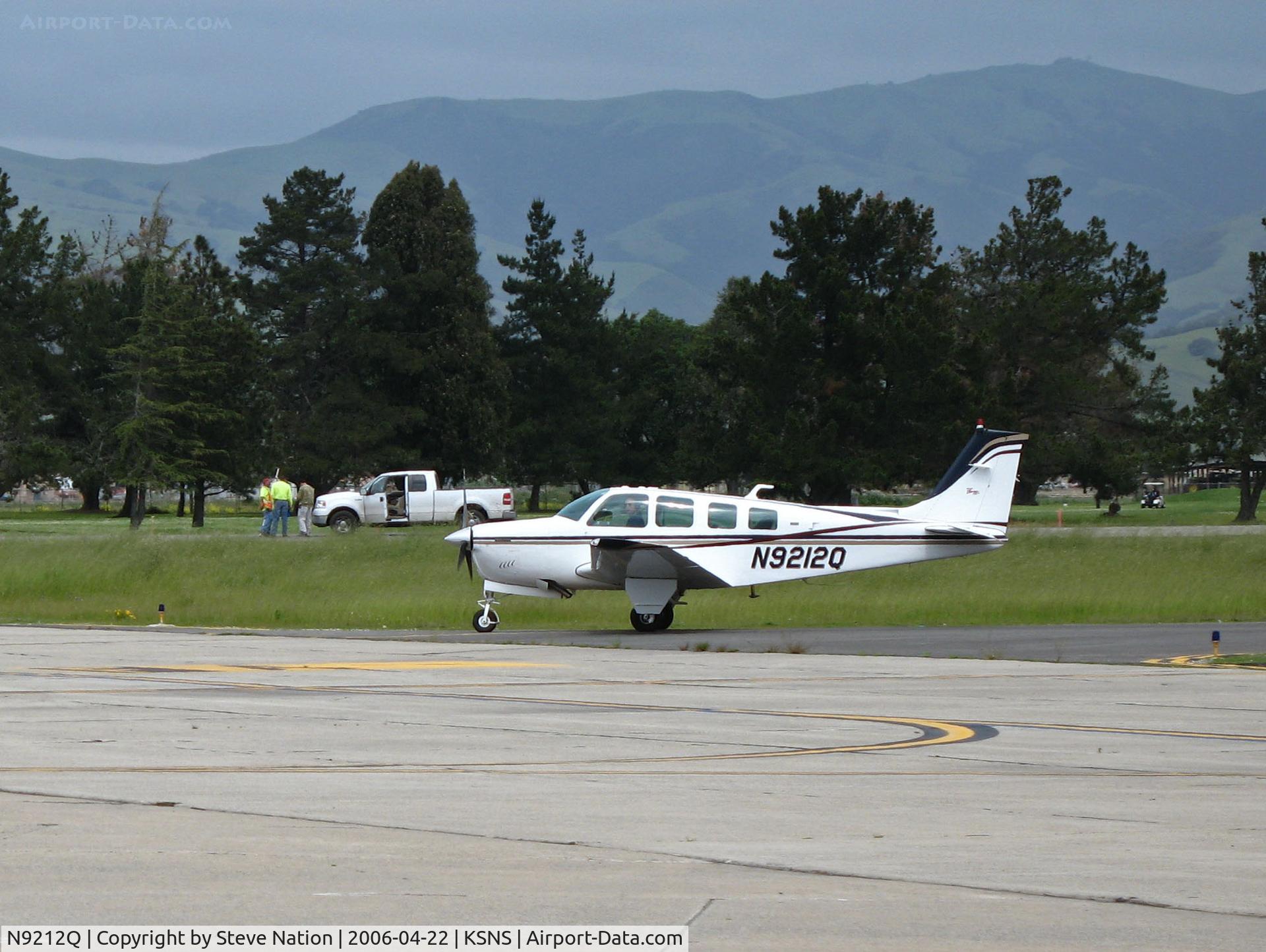 N9212Q, 1971 Beech A36 Bonanza 36 C/N E-268, 1971 Beech A36 taxis @ Salinas Municipal Airport, CA