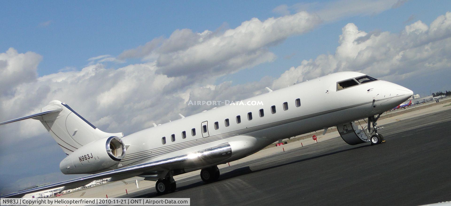 N983J, 2000 Bombardier BD-700-1A10 Global Express C/N 9072, Parked on the southside