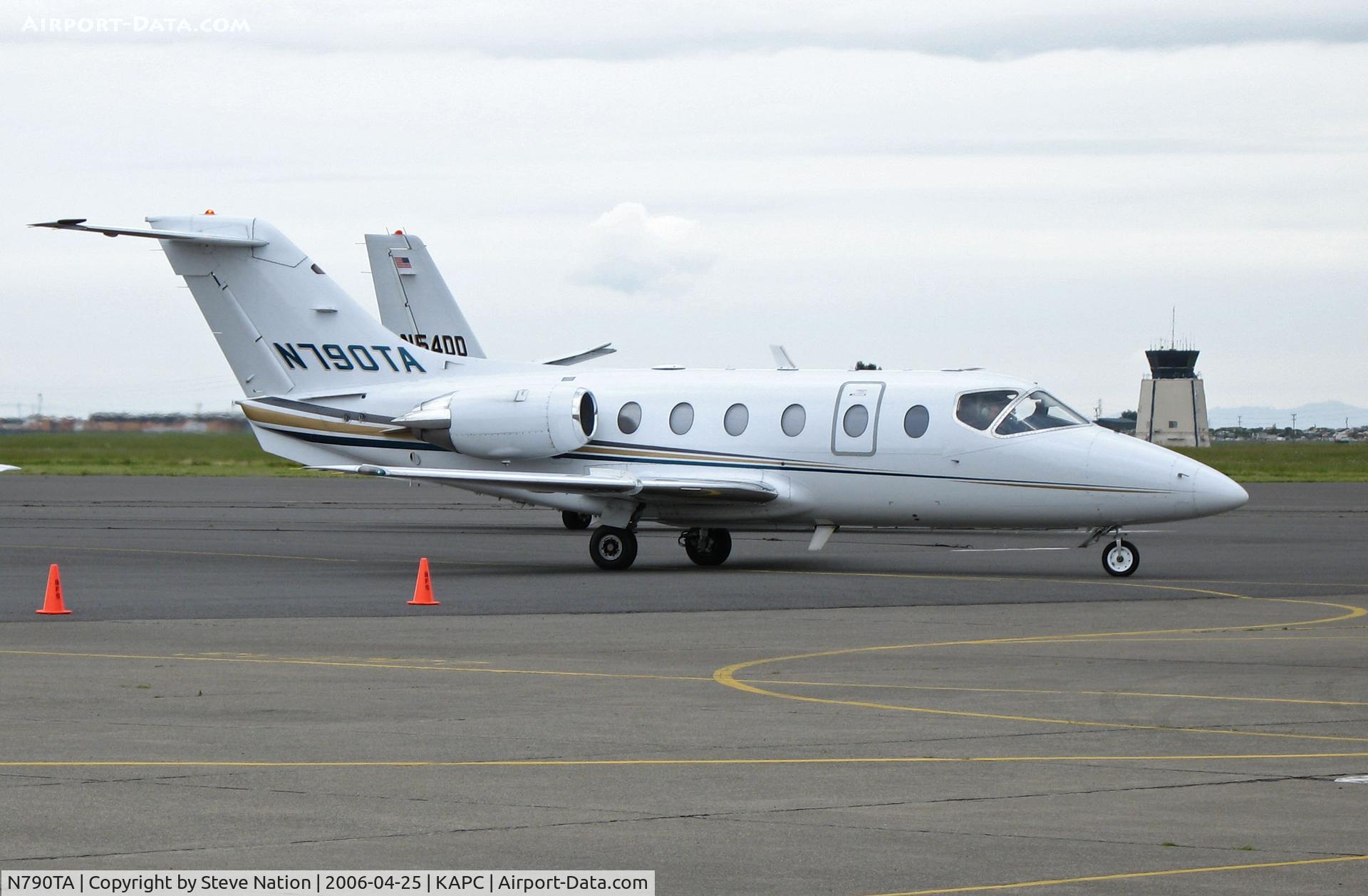 N790TA, 1999 Raytheon Beechjet 400A/Nextant N400XT C/N RK-252, Flight Options 1999 Raytheon 400Ataxis for departure at Napa County Airport, CA