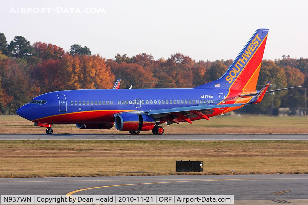 N937WN, 2009 Boeing 737-7H4 C/N 36644, Southwest Airlines N937WN (FLT SWA661) rolling out on RWY 5 after arrival from Chicago Midway Int'l (KMDW).